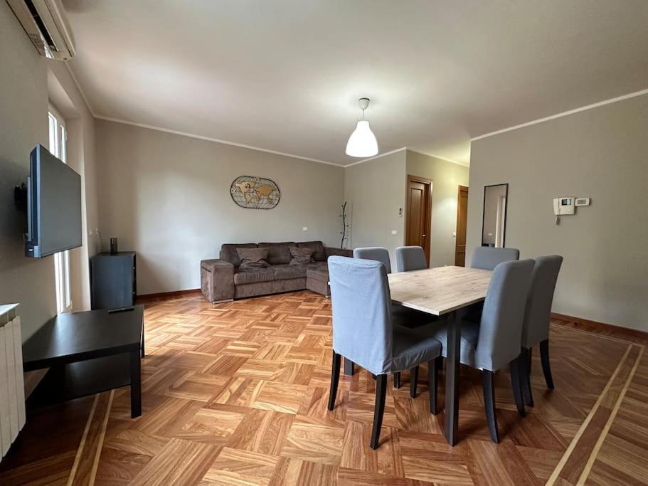 Nicola Apartment Lucca Bagian luar foto